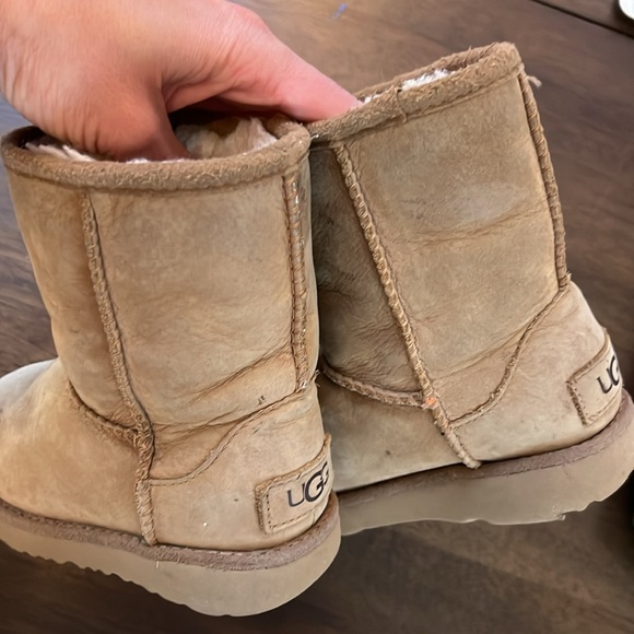 Toddler UGGS size 9 - Picture 7 of 9